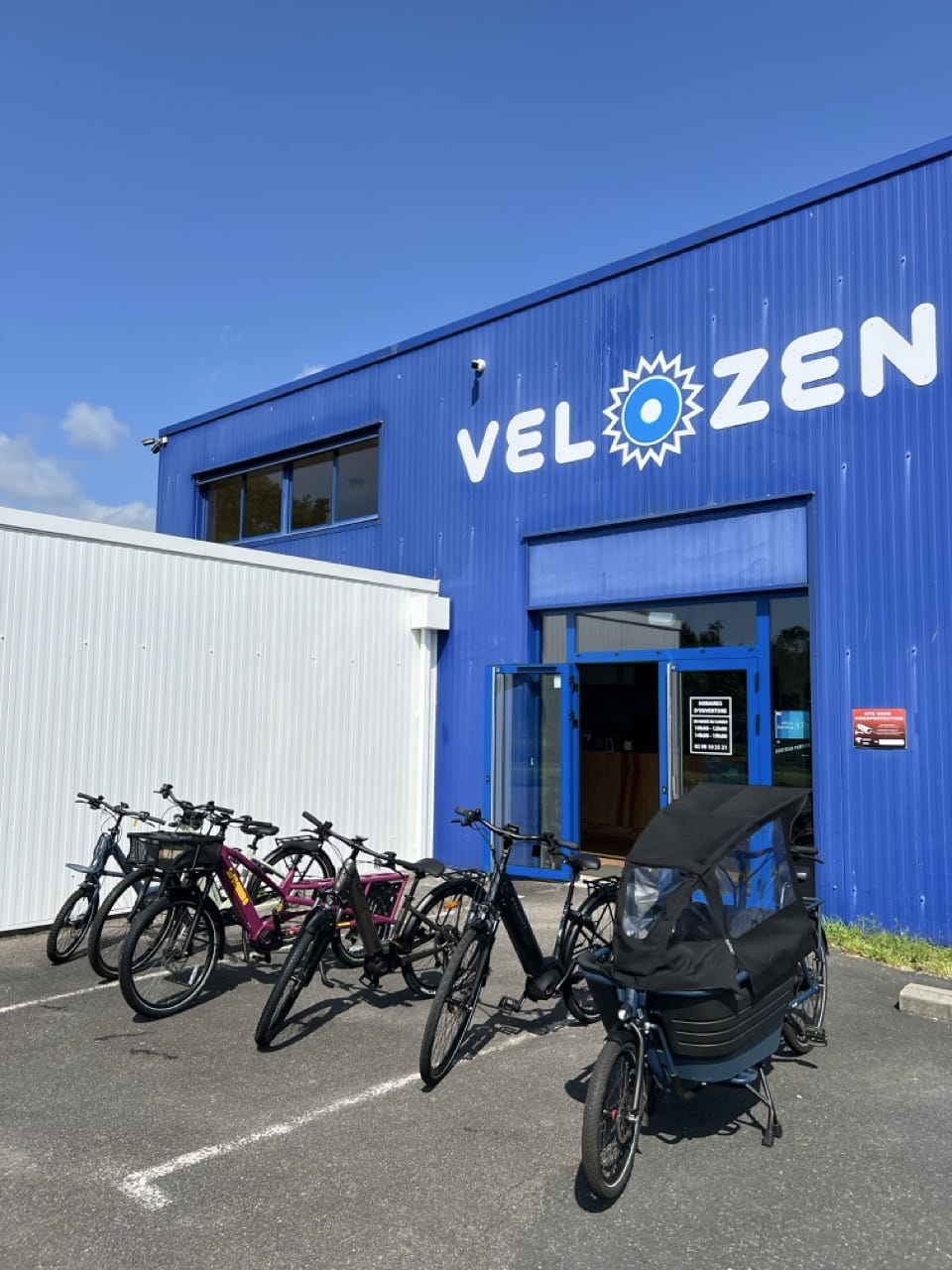 Entrée de la boutique de Vélozen Quimper, votre spécialiste vélo électrique
