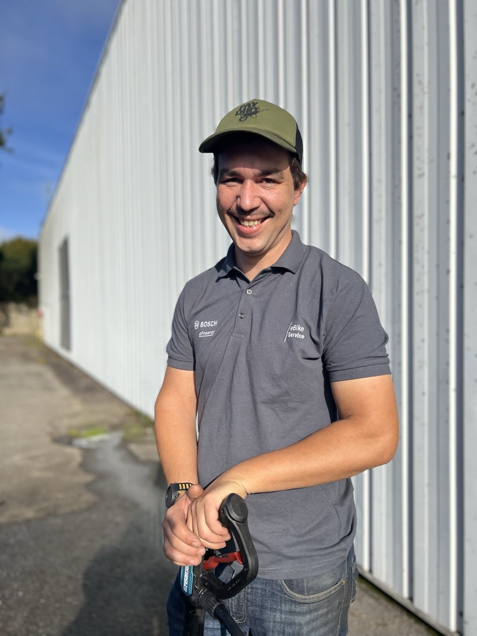 Arthur, technicien responsable de l'atelier Vélozen de Lorient