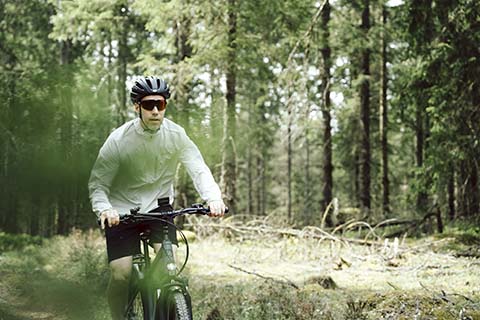 Sortie en forêt sur un VTTAE de Kalkhoff Bikes avec velozen.comù