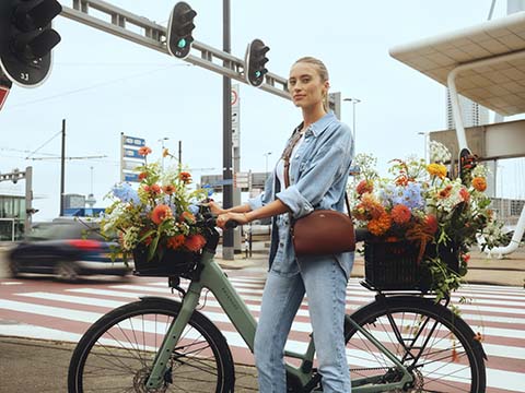 Les accessoires pour équiper votre vélo Kalkhoff sont disponibles sur velozen.com ou en boutique