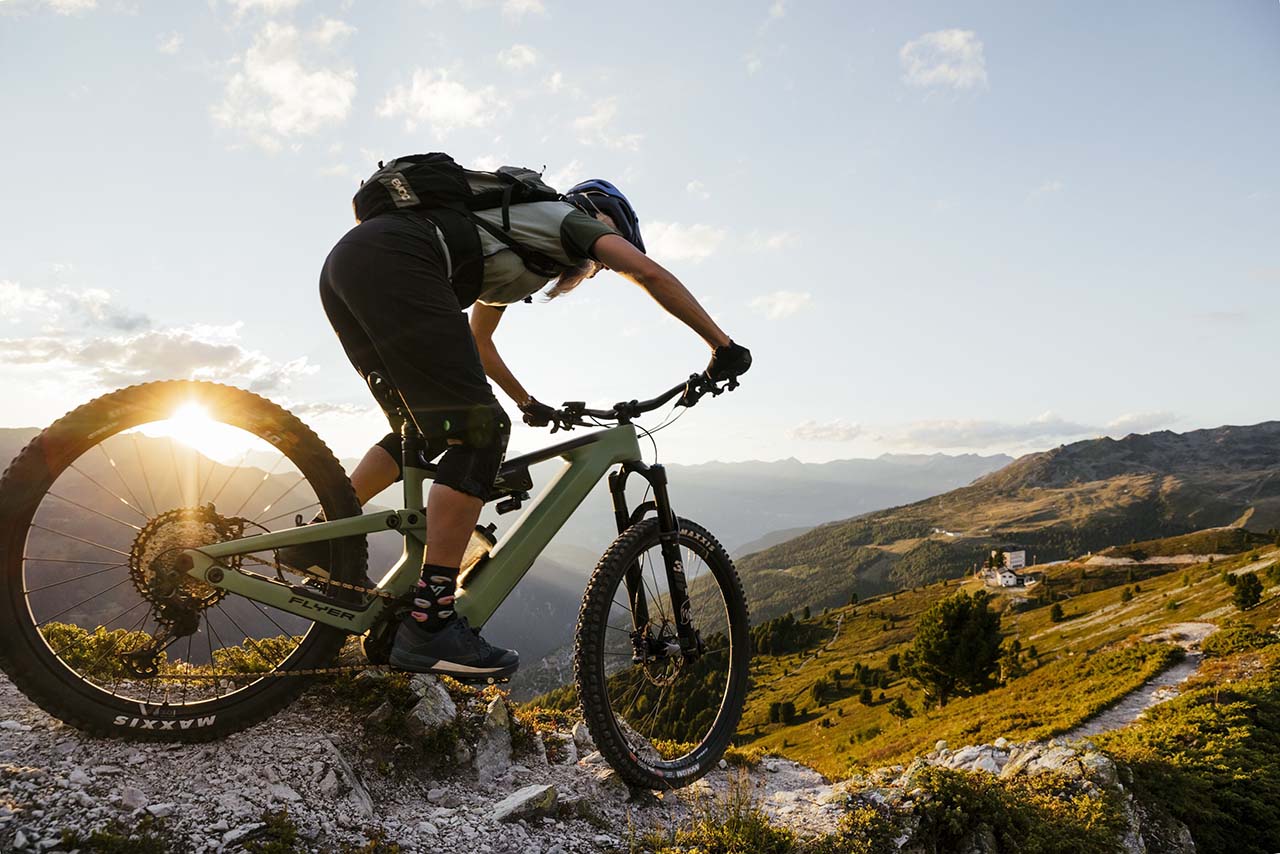 Le développement des infrastructures favorise la pratique du vélo, ici l'entretien des sentier est important