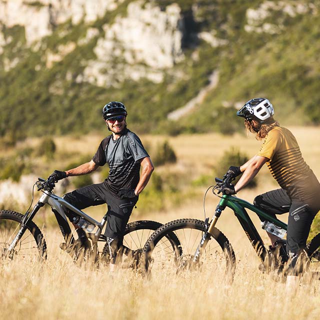 Vélo VAE VTTAE dans les causses de Millau pour un Moutain Biking Trails - Vélozen