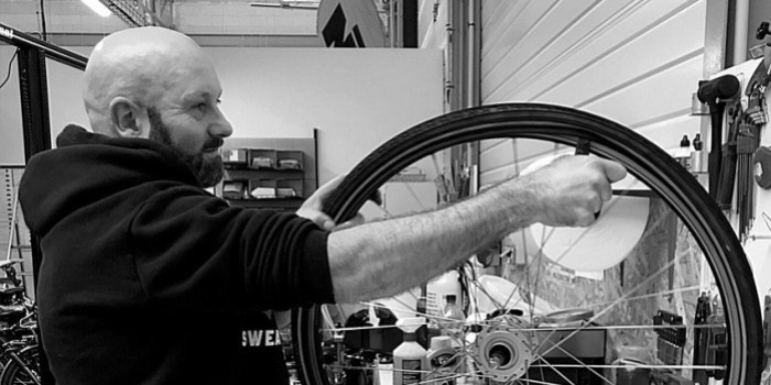 Arnaud COLIN • Responsable de l'atelier à la boutique de Brest, il fait du vélo un art de vivre