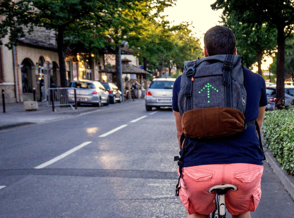 Test Moonride : un sac a dos vélo a affichage Led